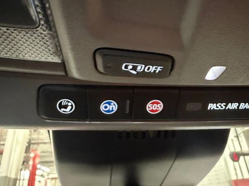 Used 2024 Chevrolet Silverado 1500 LT AWD/4WD image 36