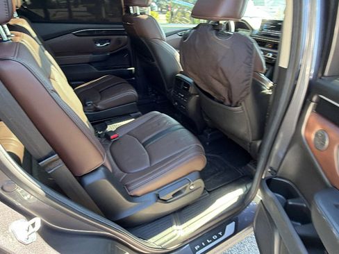 Used 2025 Honda Pilot Elite image 19