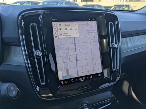 Used 2024 Volvo XC40 B5 Core w/ Climate Package image 15