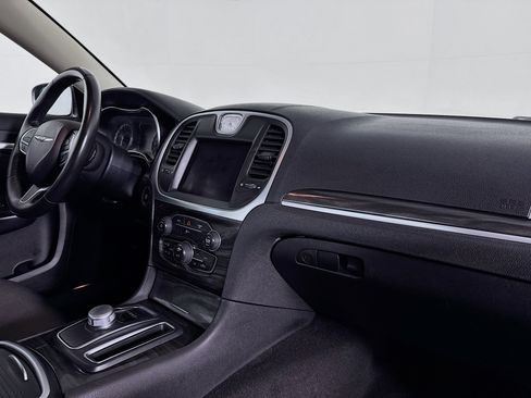 Used 2020 Chrysler 300 Touring image 29