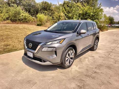 Used 2021 Nissan Rogue SV FWD image 2
