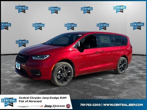New 2026 Chrysler Pacifica Select AWD/4WD image 1