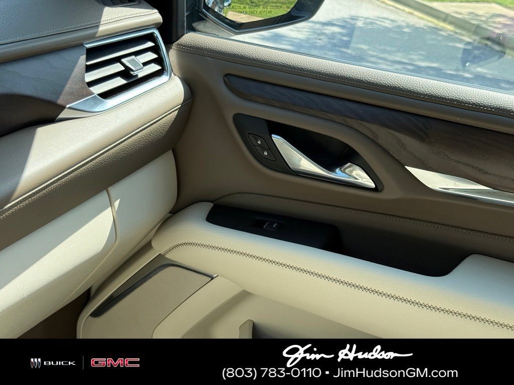 Used 2021 GMC Yukon XL Denali w/ Denali Premium Package AWD/4WD image 41