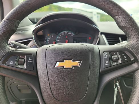 Used 2021 Chevrolet Trax LS w/ Tint and Cruise Package AWD/4WD image 24