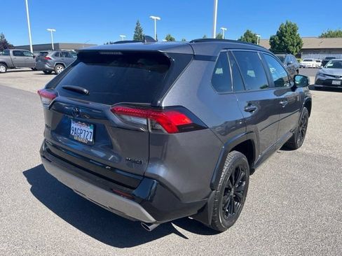 Used 2022 Toyota RAV4 SE w/ Convenience Package AWD/4WD image 5
