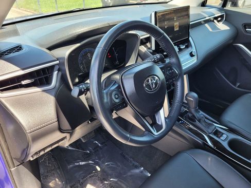 Used 2025 Toyota Corolla Cross XLE FWD image 12