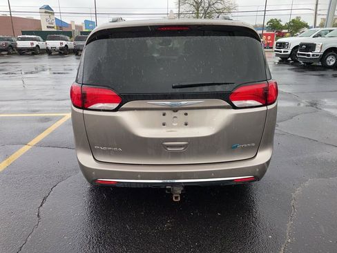 Used 2017 Chrysler Pacifica Platinum FWD image 6