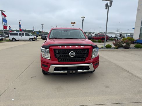 Used 2022 Nissan Titan SV w/ Accessory Utility Package AWD/4WD image 2