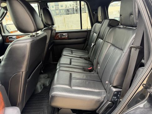 Used 2015 Lincoln Navigator 4WD image 21