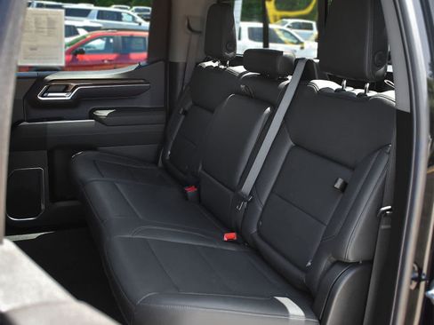 Used 2026 Chevrolet Silverado 1500 LT Trail Boss w/ LT Trail Boss Premium Package AWD/4WD image 12