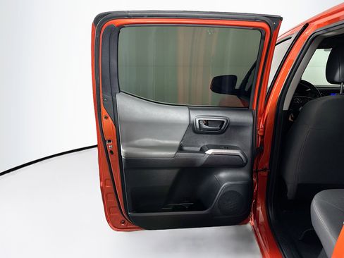 Used 2017 Toyota Tacoma SR5 w/ Tow Package image 24