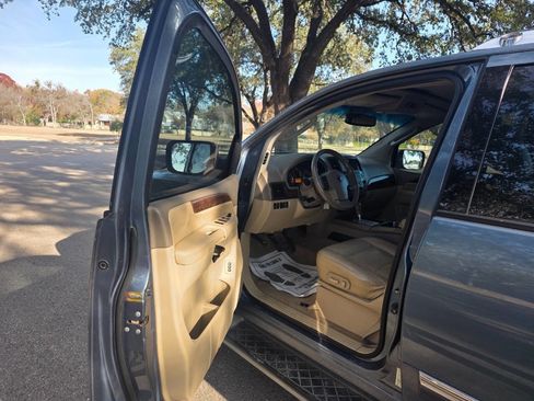 Used 2012 Nissan Armada Platinum image 12