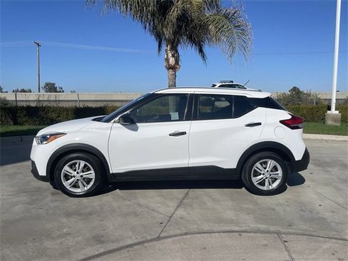 Used 2020 Nissan Kicks S image 5