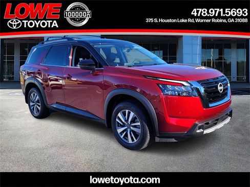 Used 2025 Nissan Pathfinder SL image 1