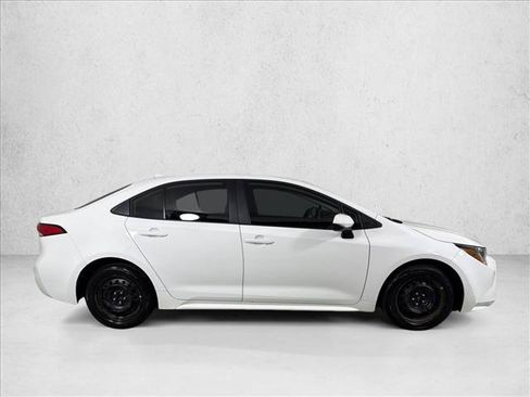 Used 2025 Toyota Corolla LE FWD image 2