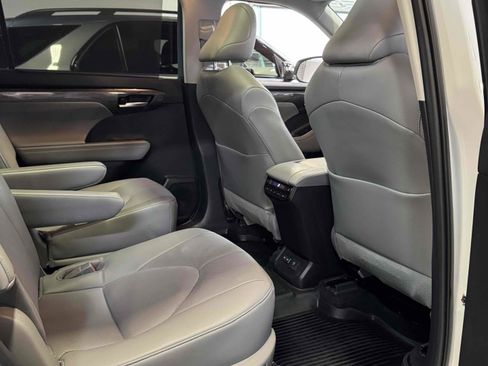Used 2023 Toyota Highlander Platinum image 45