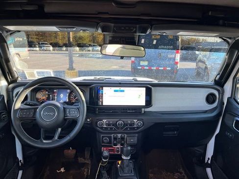 Used 2025 Jeep Gladiator Sport AWD/4WD image 10