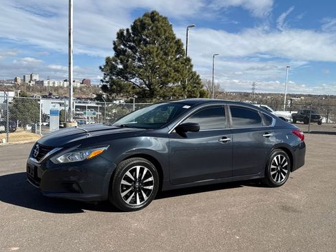 Used 2018 Nissan Altima 2.5 SV image 3