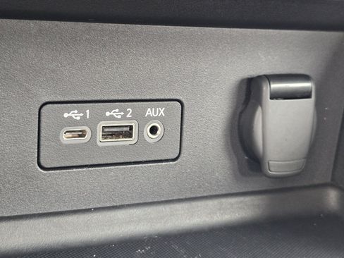 Used 2023 Nissan Sentra SR w/ Trunk Package FWD image 29