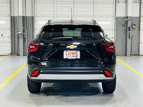 Used 2025 Chevrolet Trax LT image 16