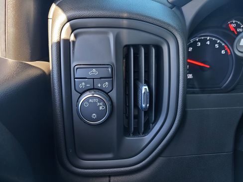 Used 2024 Chevrolet Silverado 1500 Custom image 28
