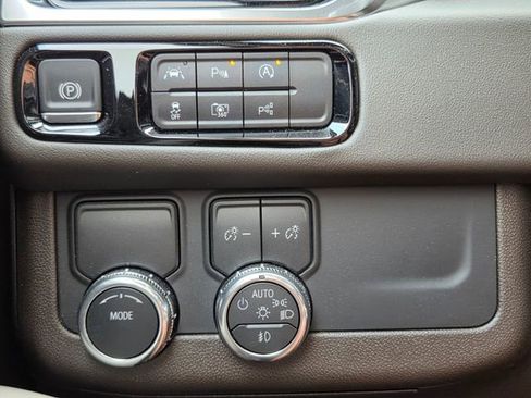 Used 2025 GMC Yukon Elevation w/ Technology Package image 23