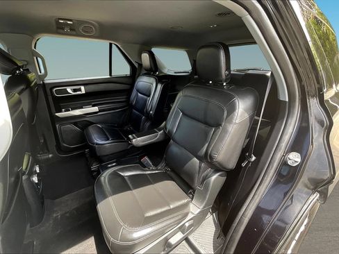 Used 2020 Ford Explorer XLT w/ Equipment Group 202A AWD/4WD image 21
