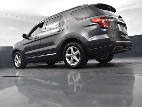 Used 2018 Ford Explorer XLT image 25