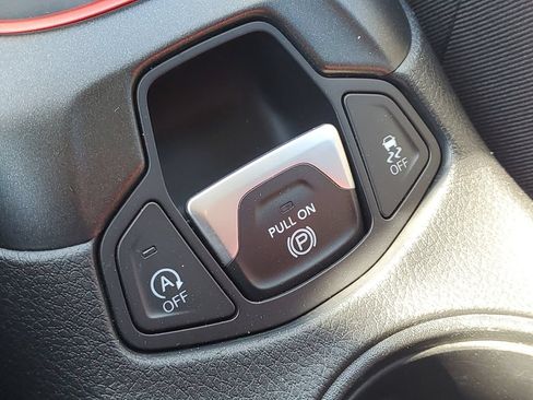 Used 2018 Jeep Compass Trailhawk w/ Leather Interior Group AWD/4WD image 36