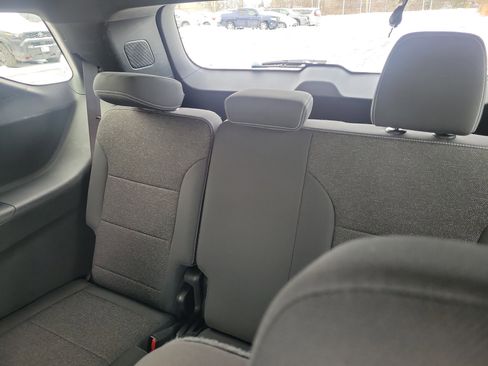 Used 2024 Chevrolet Traverse LT image 9