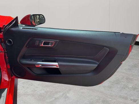 Used 2020 Ford Mustang Convertible RWD image 14