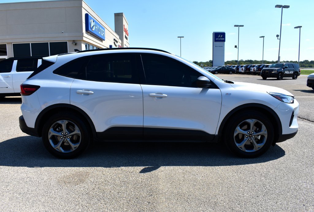 Used 2025 Ford Escape ST-Line FWD image 2