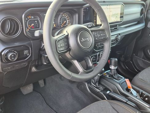 Used 2026 Jeep Gladiator Mojave AWD/4WD image 10