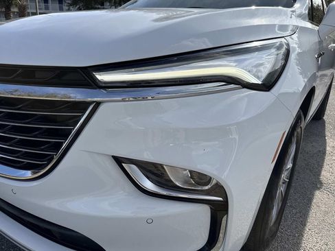 Used 2023 Buick Enclave Essence image 10