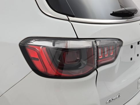 Used 2023 Jeep Compass Latitude image 32