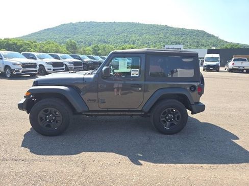 Used 2025 Jeep Wrangler Sport AWD/4WD image 4