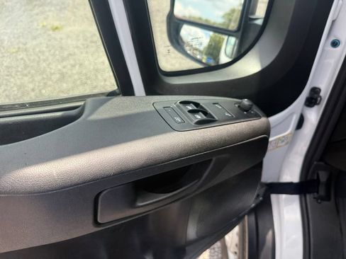 Used 2025 RAM ProMaster 2500 w/ Convenience Group FWD image 19