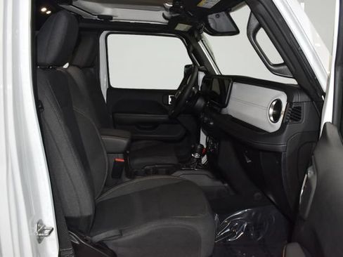Used 2025 Jeep Wrangler Unlimited Sahara AWD/4WD image 26