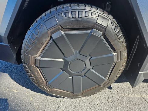 Used 2024 Tesla Cybertruck AWD Crew Cab image 6