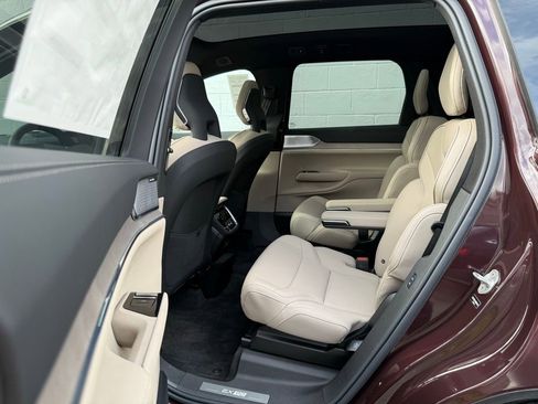 New 2025 Volvo EX90 Ultra image 11