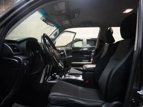 Used 2016 Toyota 4Runner SR5 image 5