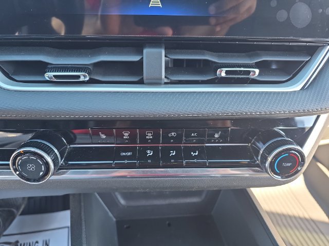 Used 2025 Chevrolet Equinox LT FWD image 25