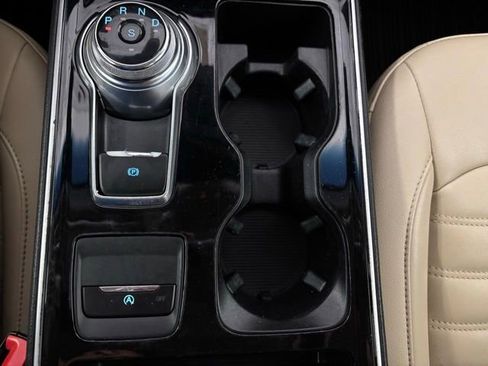 Used 2019 Ford Edge SEL w/ Equipment Group 201A image 19