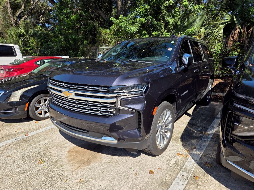 Used 2024 Chevrolet Suburban Premier AWD/4WD image 3