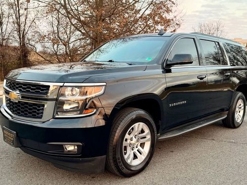 Used 2015 Chevrolet Suburban LT image 1
