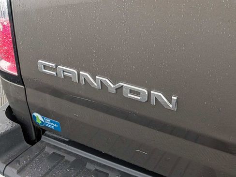 Used 2016 GMC Canyon SLE w/ SLE Convenience Package image 12