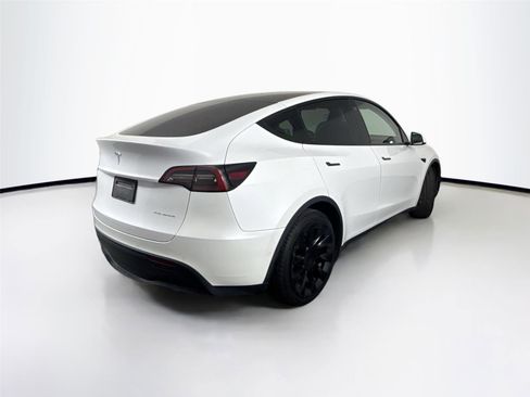 Used 2021 Tesla Model Y Long Range image 10