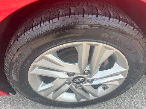 Used 2020 Hyundai Elantra SEL FWD image 4