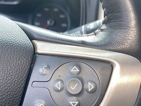 Used 2019 GMC Canyon Denali image 10