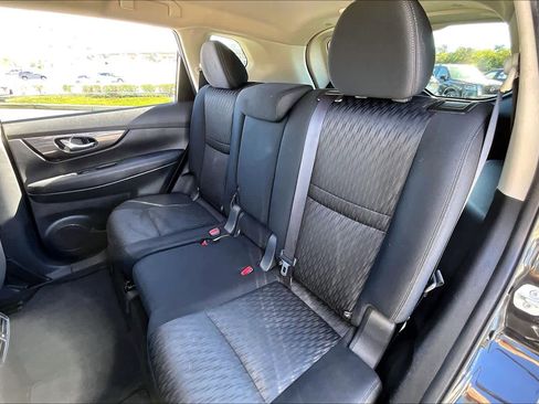 Used 2018 Nissan Rogue SV image 21